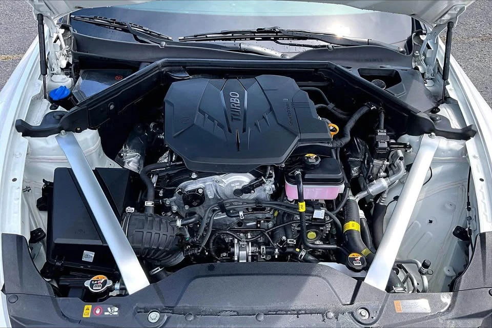 2022 Kia Stinger - Image 9 of 14