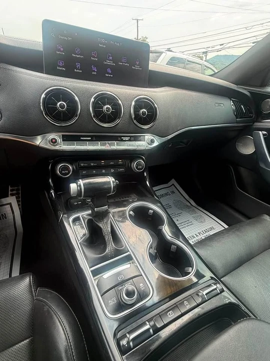 2022 Kia Stinger - Image 12 of 17
