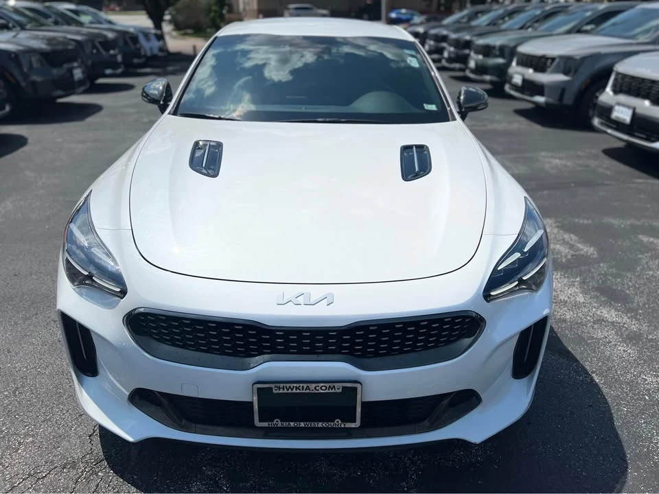 2022 Kia Stinger - Image 2 of 18