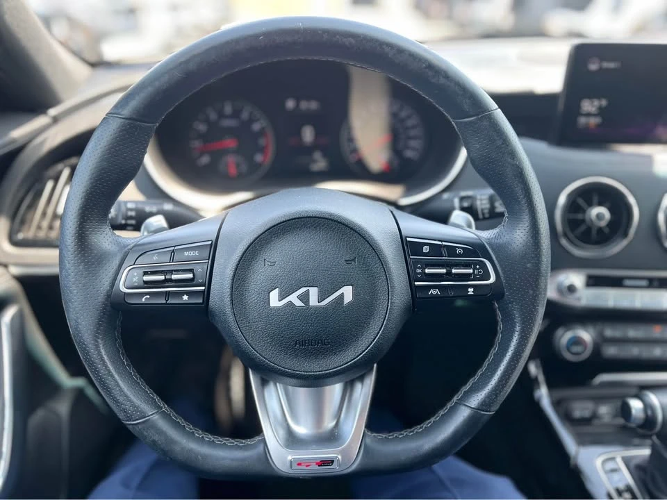 2022 Kia Stinger - Image 14 of 18