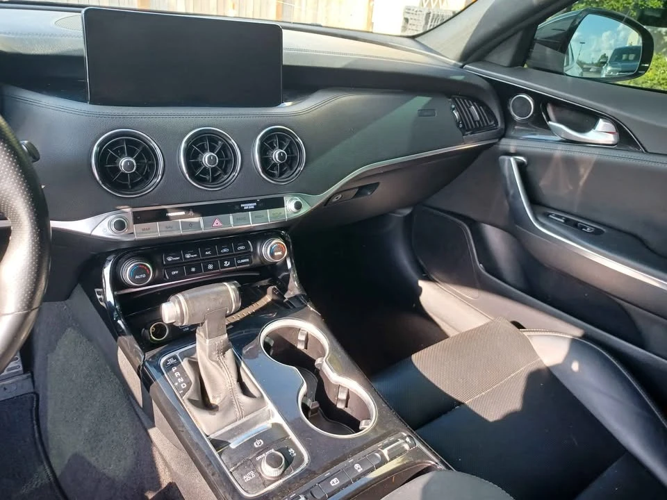 2022 Kia Stinger - Image 12 of 16