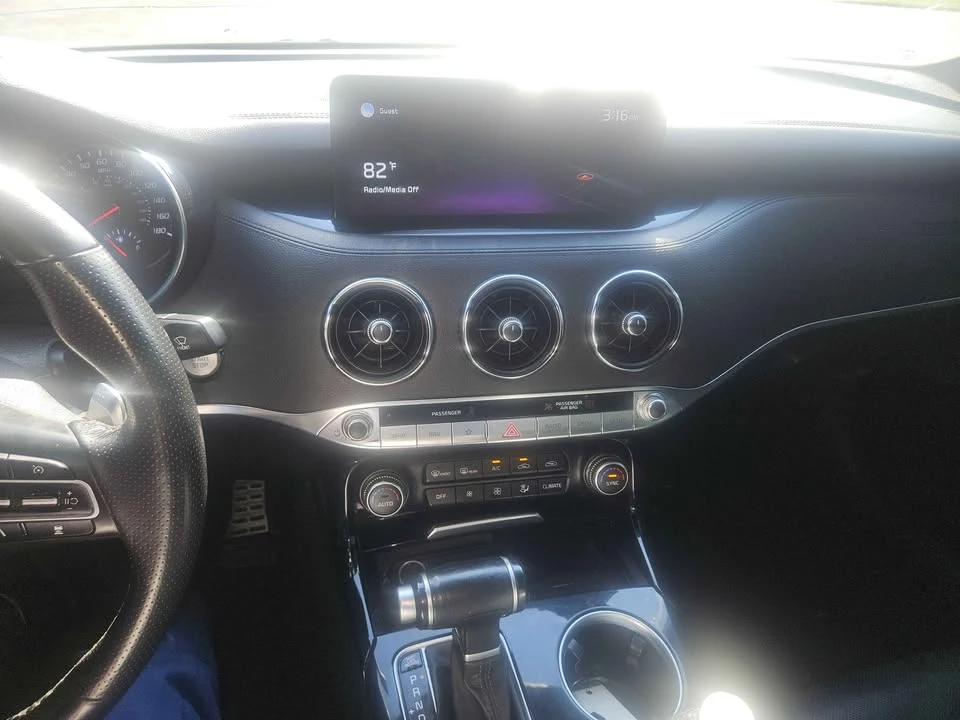 2022 Kia Stinger GT - Image 18 of 19