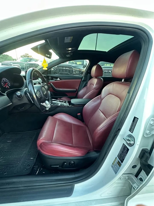 2022 Kia Stinger GT - Image 9 of 11
