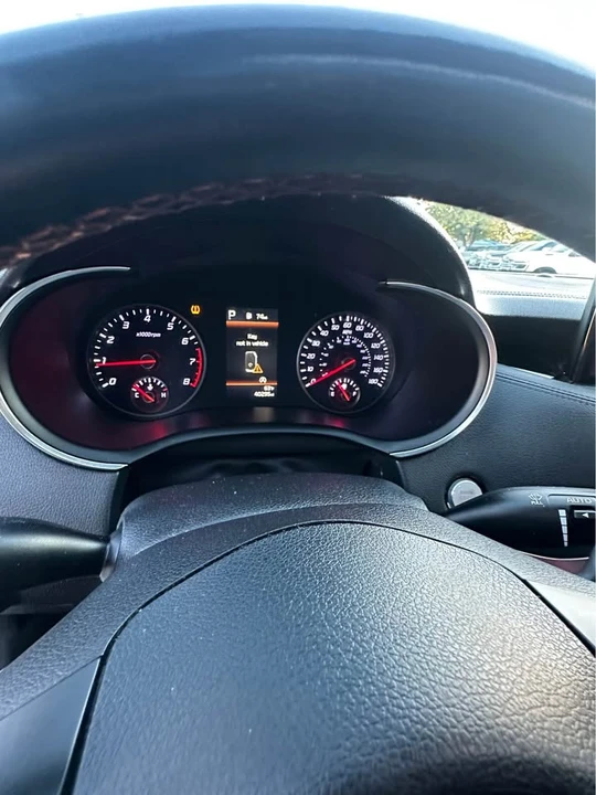 2022 Kia Stinger GT - Image 8 of 11
