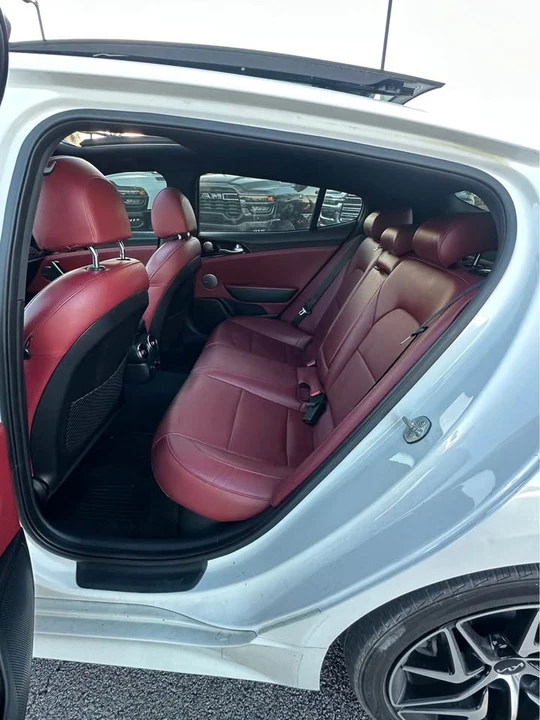2022 Kia Stinger GT - Image 10 of 11