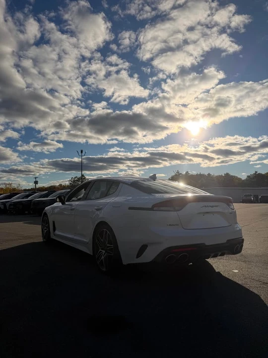 2022 Kia Stinger GT - Image 8 of 13