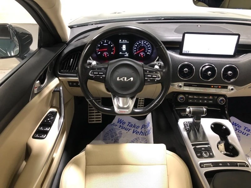 2022 Kia Stinger GT - Image 15 of 17