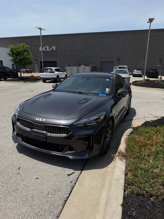 2022 Kia Stinger GT - Image 2 of 10