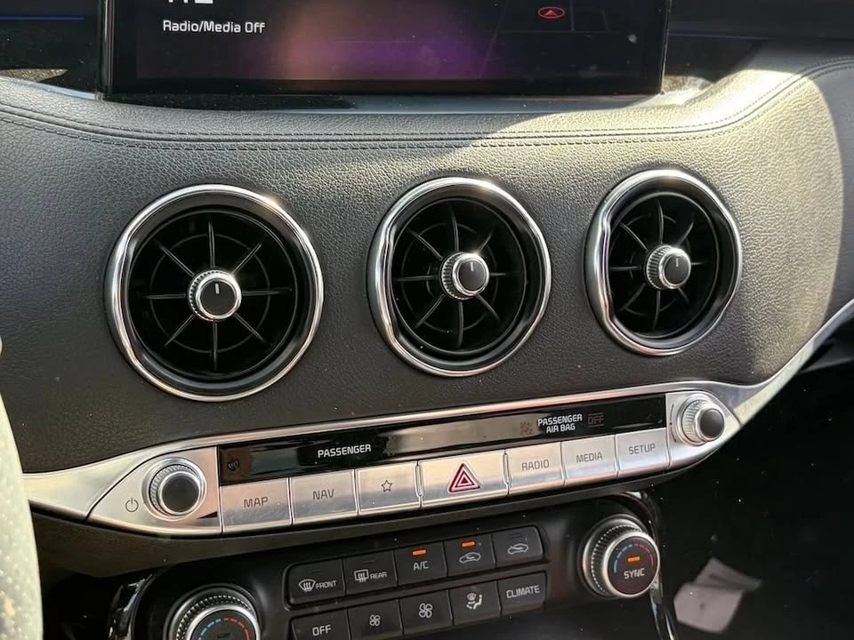 2022 Kia Stinger GT - Image 10 of 14