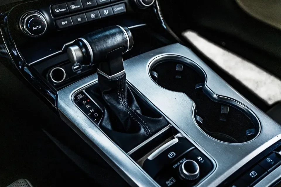 2022 Kia Stinger - Image 14 of 17