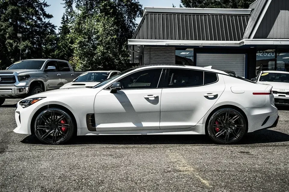 2022 Kia Stinger - Image 8 of 17