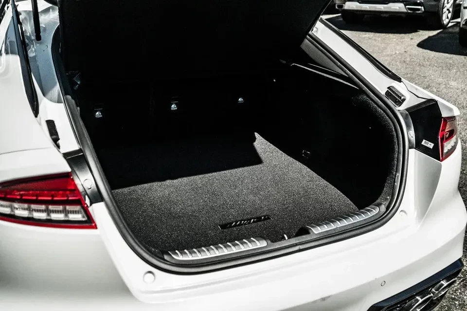 2022 Kia Stinger - Image 10 of 17