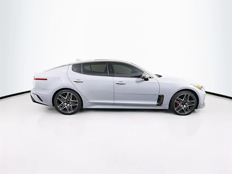 2022 Kia Stinger GT - Image 9 of 12