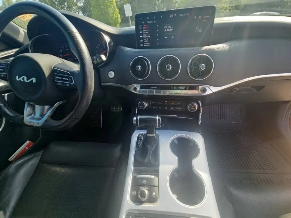 2022 Kia Stinger GT - Image 13 of 17