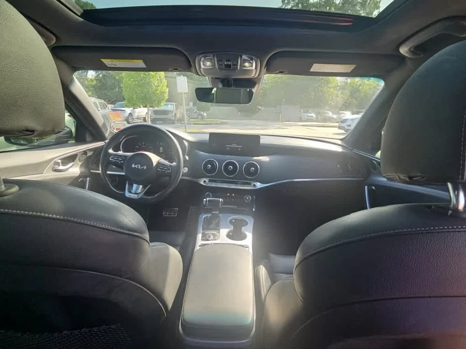 2022 Kia Stinger GT - Image 11 of 17