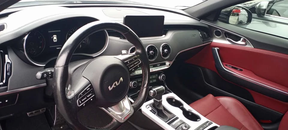 2022 Kia Stinger GT - Image 8 of 11