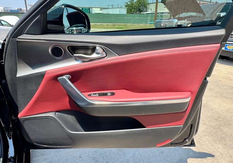 2022 Kia Stinger GT - Image 11 of 15