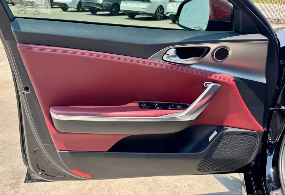 2022 Kia Stinger GT - Image 8 of 15
