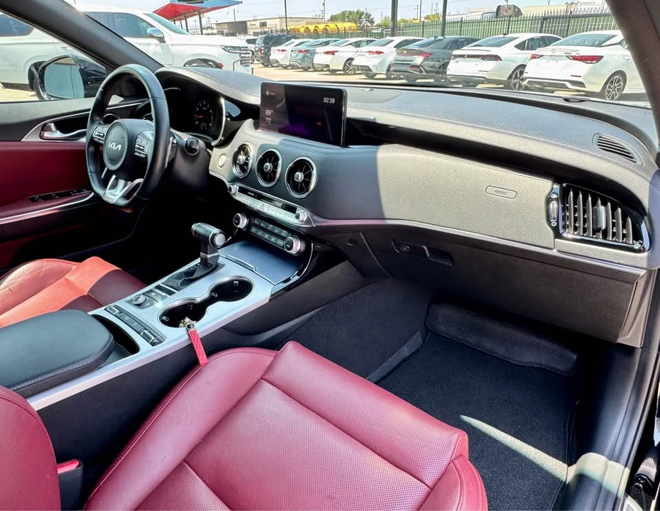 2022 Kia Stinger GT - Image 10 of 15
