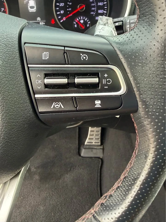 2022 Kia Stinger GT - Image 9 of 15
