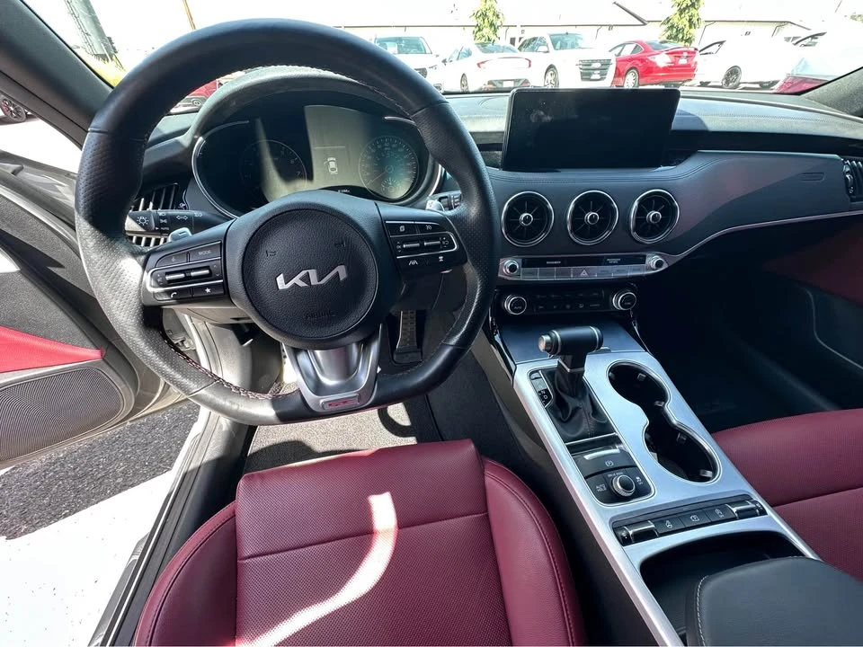 2022 Kia Stinger GT - Image 10 of 12