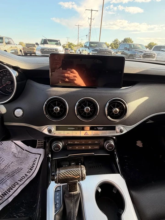 2022 Kia Stinger GT - Image 9 of 10