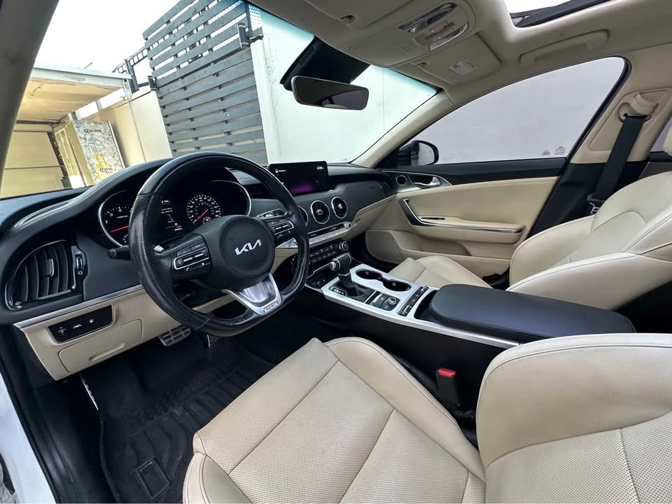 2022 Kia Stinger GT - Image 14 of 19