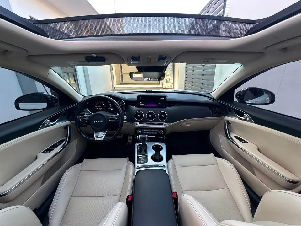 2022 Kia Stinger GT - Image 10 of 19