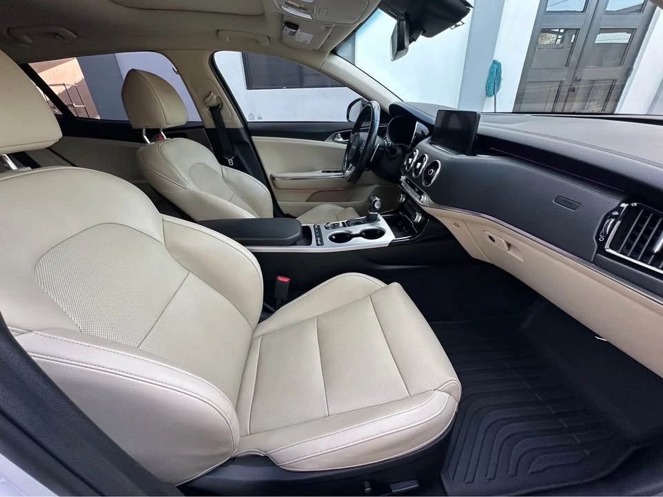 2022 Kia Stinger GT - Image 10 of 19