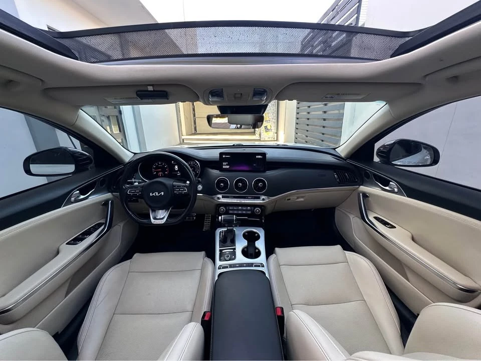 2022 Kia Stinger GT - Image 15 of 19