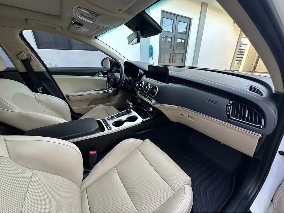 2022 Kia Stinger GT - Image 11 of 19