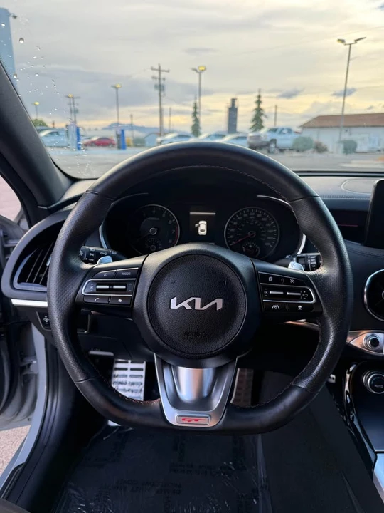 2022 Kia Stinger GT - Image 9 of 20