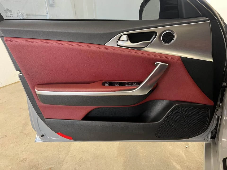 2022 Kia Stinger GT - Image 10 of 17