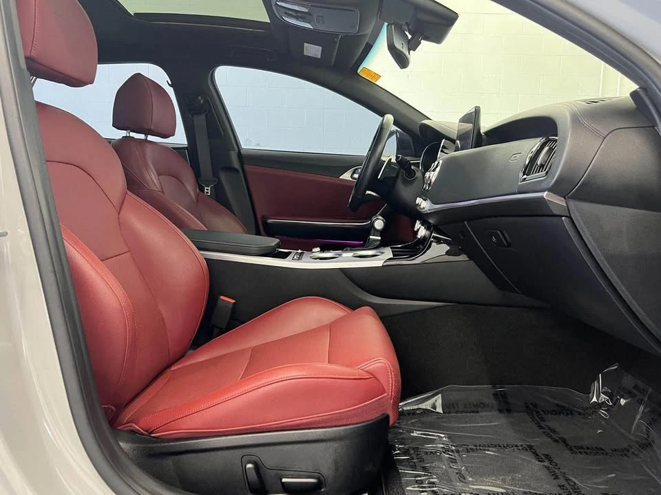 2022 Kia Stinger GT - Image 13 of 17