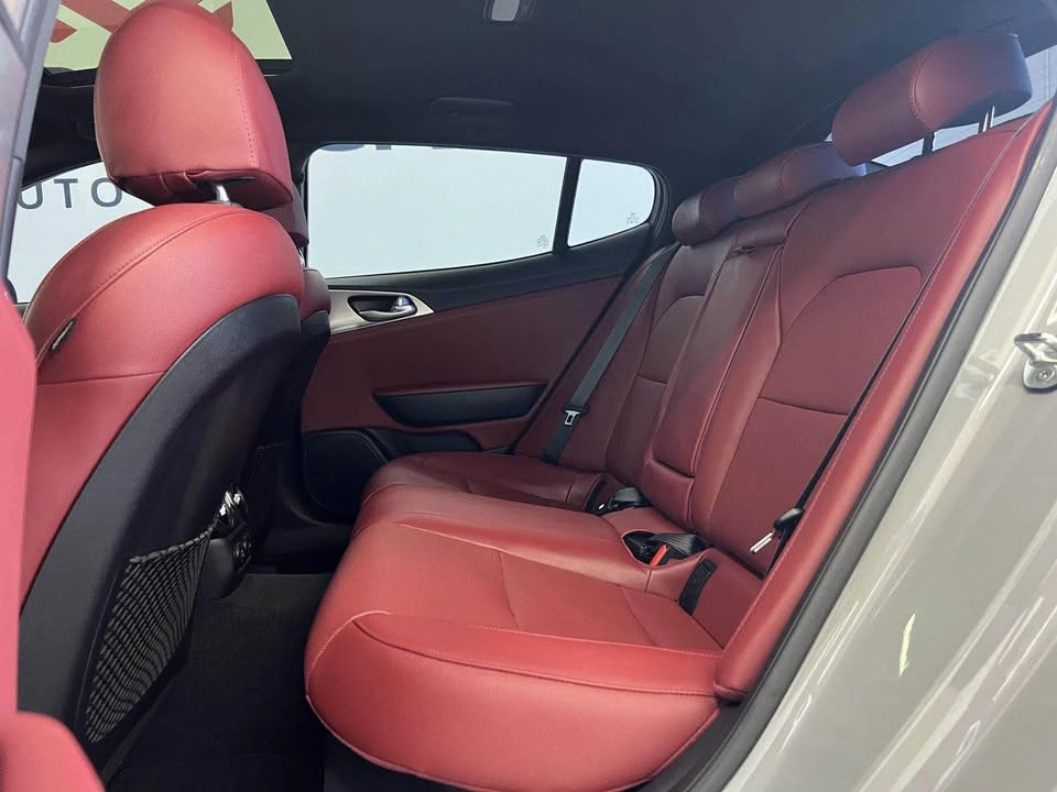 2022 Kia Stinger GT - Image 12 of 17