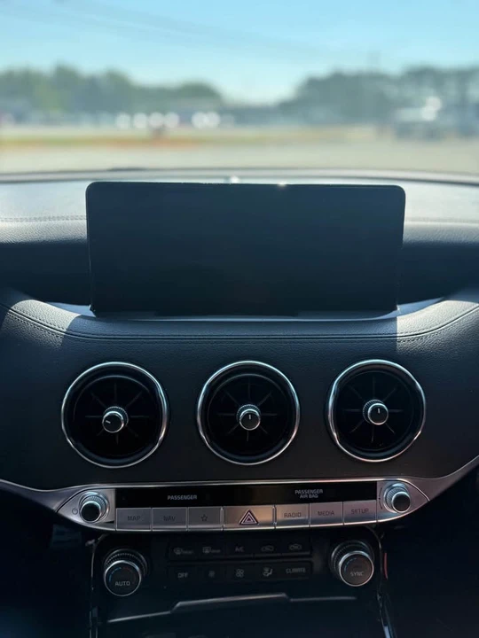 2022 Kia Stinger GT - Image 8 of 12
