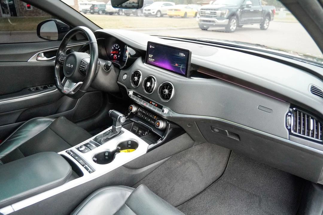 2022 Kia Stinger GT - Image 13 of 21