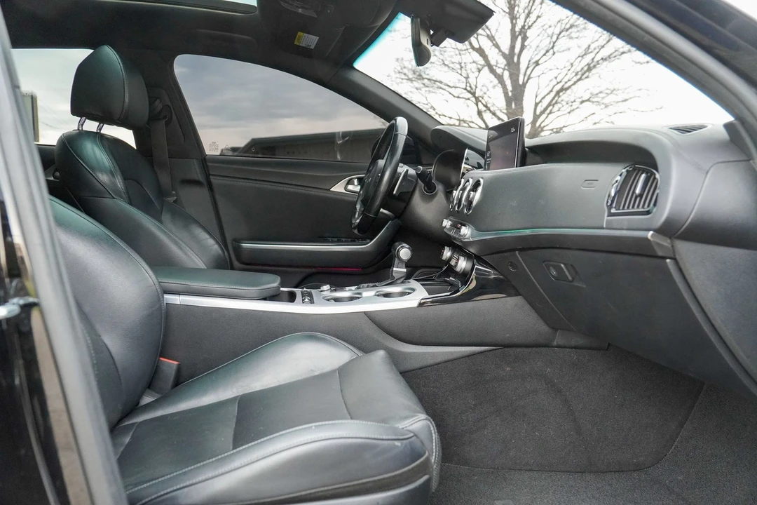 2022 Kia Stinger GT - Image 16 of 21
