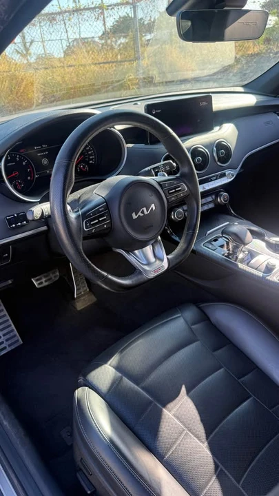 2022 Kia Stinger GT - Image 14 of 18