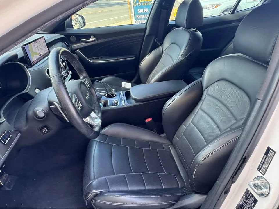 2022 Kia Stinger GT - Image 10 of 17