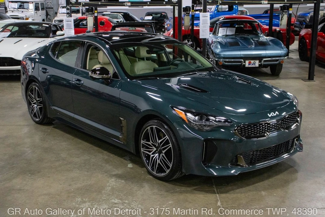 2022 Kia Stinger GT - Image 9 of 12
