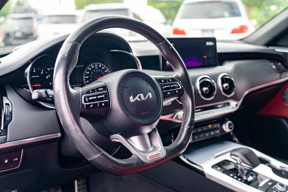 2022 Kia Stinger GT - Image 11 of 20