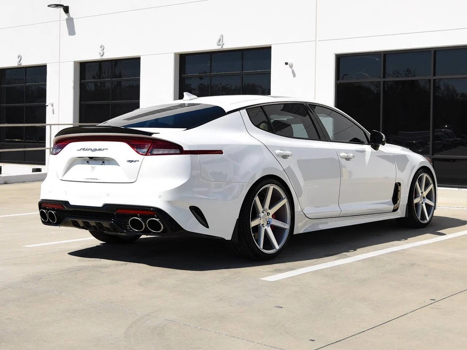 2022 Kia Stinger GT - Image 10 of 21