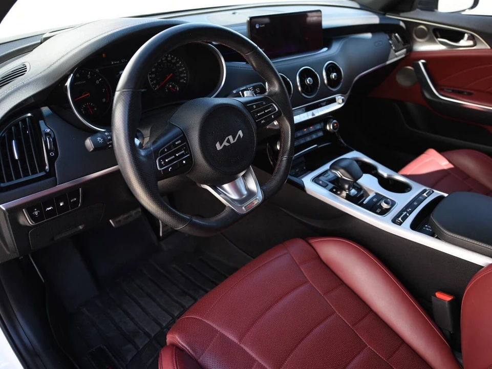 2022 Kia Stinger GT - Image 16 of 21