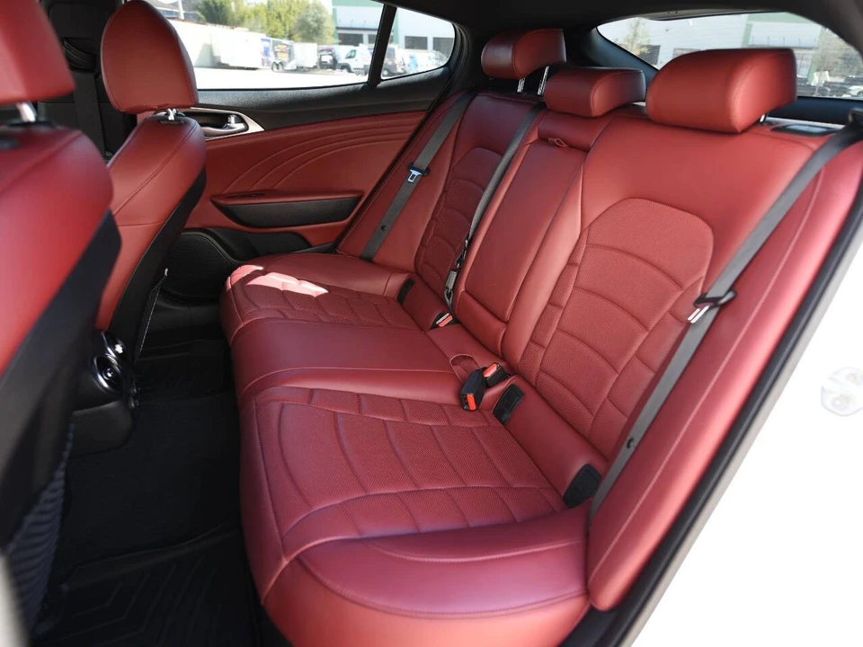 2022 Kia Stinger GT - Image 18 of 21
