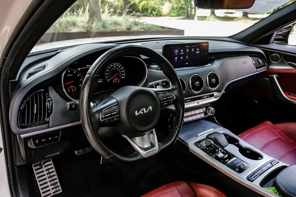 2022 Kia Stinger GT - Image 17 of 18
