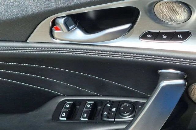 2022 Kia Stinger GT - Image 15 of 16