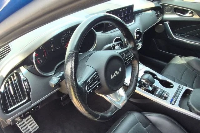 2022 Kia Stinger GT - Image 11 of 16