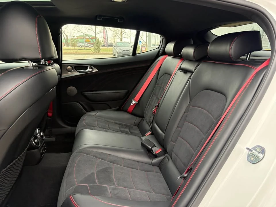 2022 Kia Stinger GT - Image 14 of 17