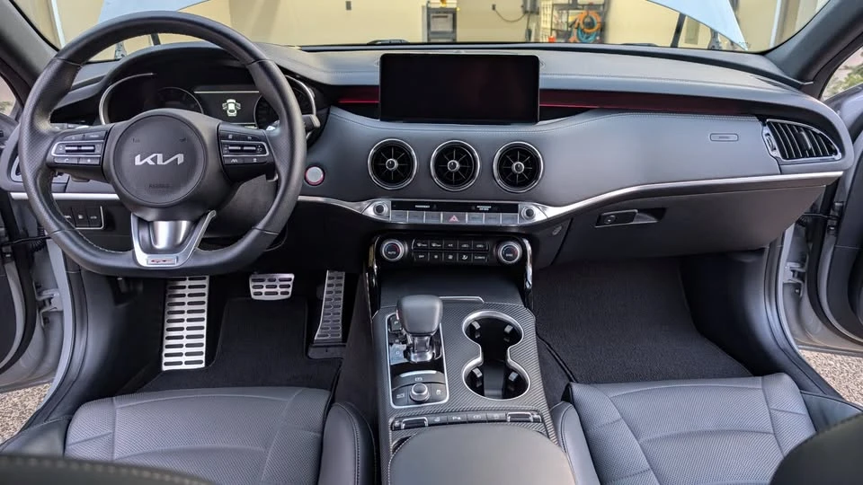 2022 Kia Stinger GT - Image 8 of 10
